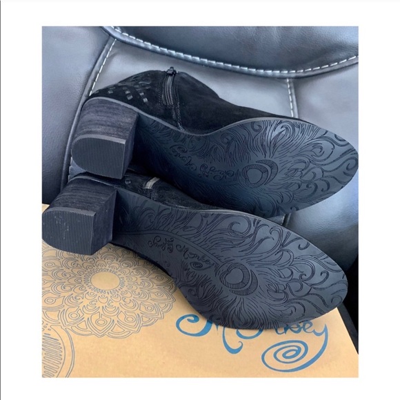 Naughty Monkey 🙊 Blk Stitch-Accent Suede Booties - Picture 8 of 8